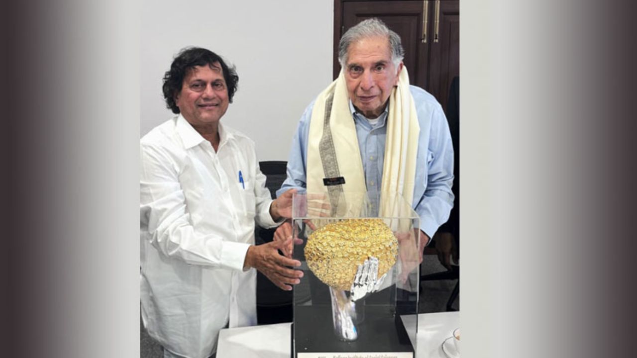 Usthadian Academy / Ratan Tata Receives Prestigious KISS Humanitarian Award 2021